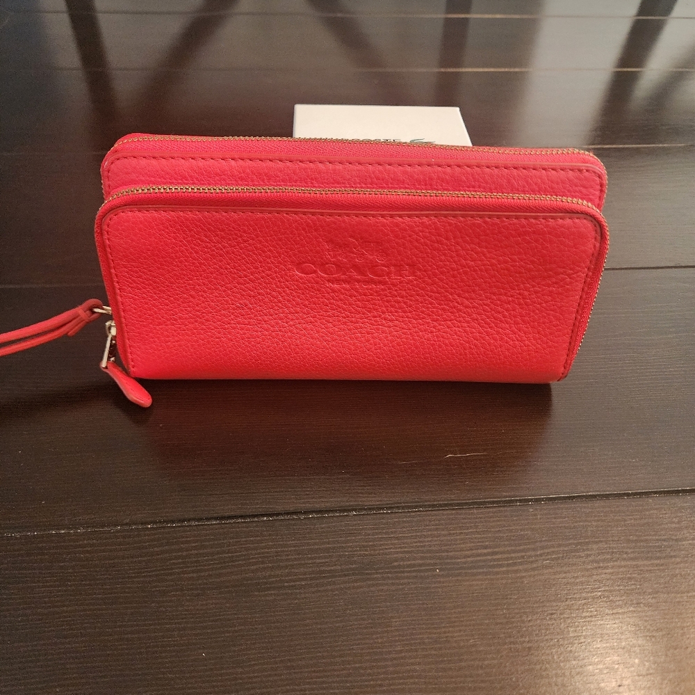 NEW WITHOUT TAG DOUBLE ZIP WALLET IN PEBBLE LEATHER COACH BRIGHT RED